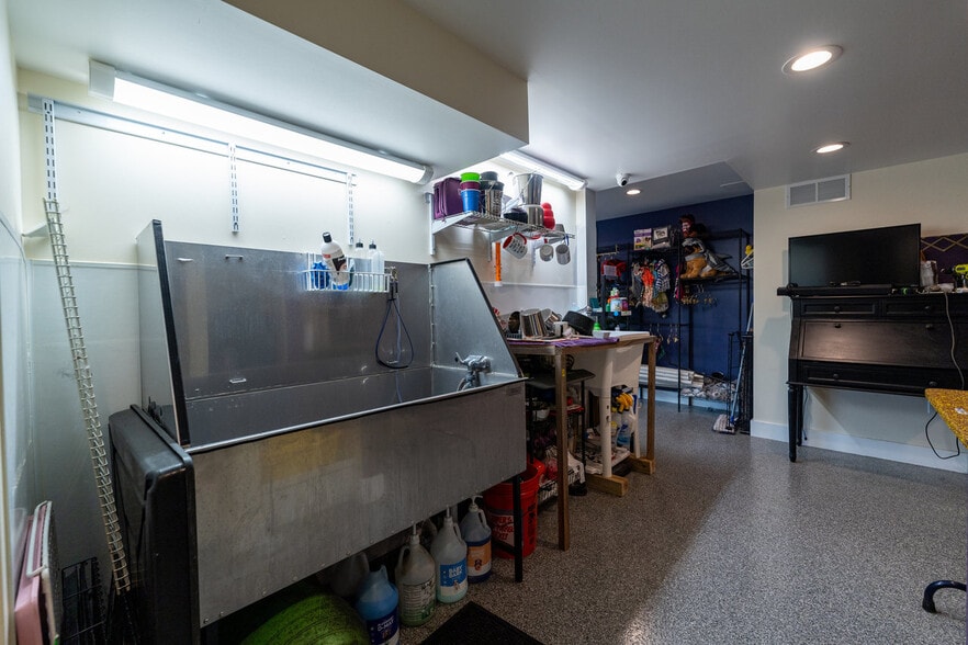 More Photos Of 12167 Lee Hwy, Sperryville Veterinarian Kennel For Sale