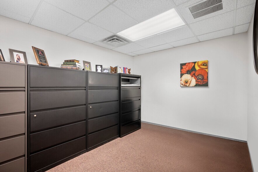More Photos Of 2817 S Anthony Ln, Saint Anthony Office For Lease