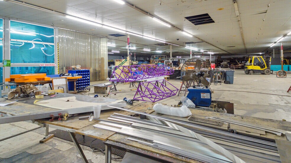 More Photos Of 902 NW Main St, Bunkie Showroom For Sale