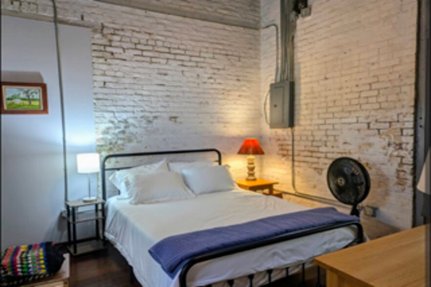 More Photos Of 828 E 15th St, Brownsville Office For Sale