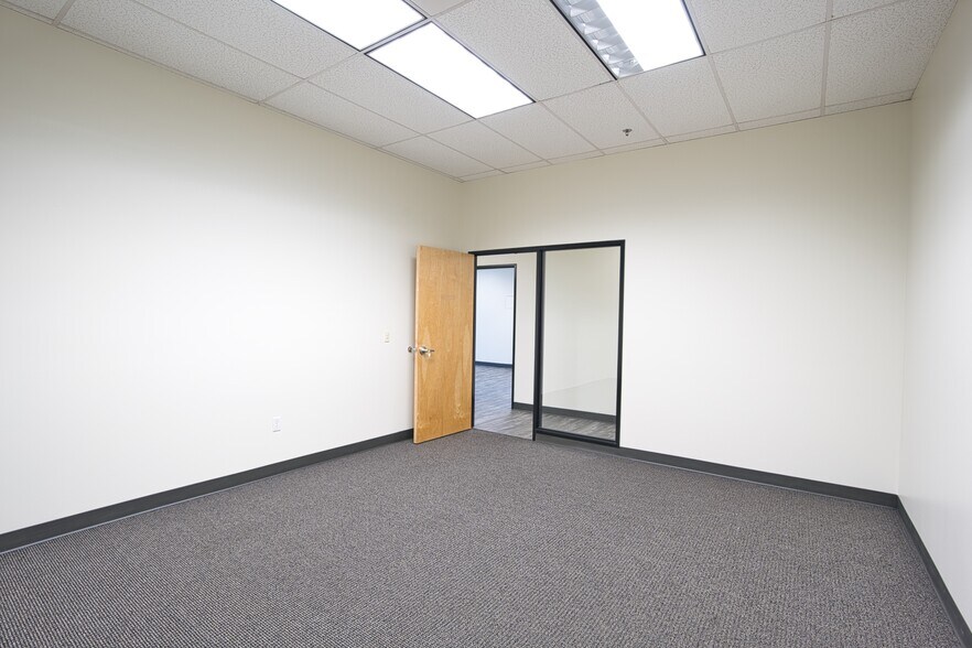 More Photos Of 7817 S 210th St, Kent Unknown For Lease