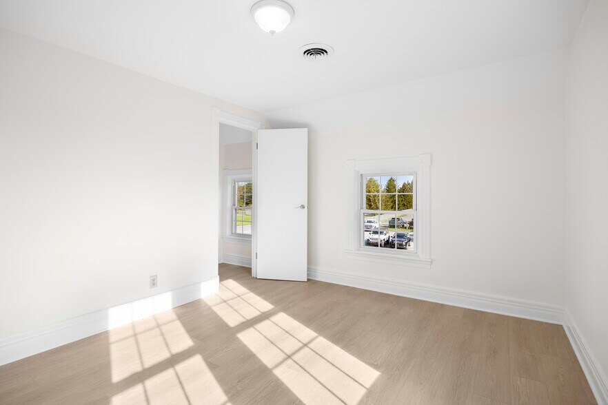 More Photos Of 267 Wolf Rd, Latham Office For Lease