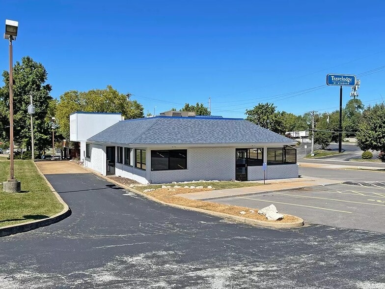 More Photos Of 9640 Natural Bridge Rd, Saint Louis Freestanding For Sale