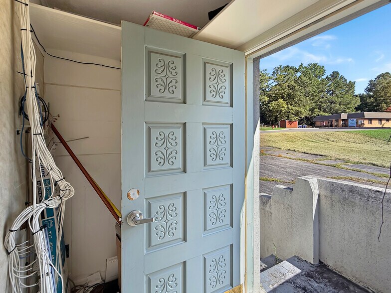 More Photos Of 420 Durant St, South Hill Office For Sale