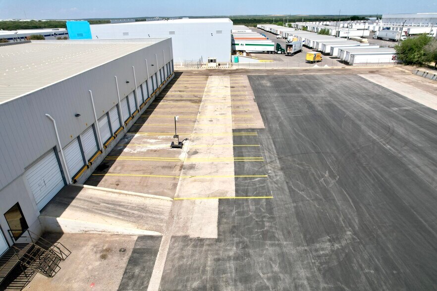 More Photos Of 14619 Archer Dr, Laredo Warehouse For Lease