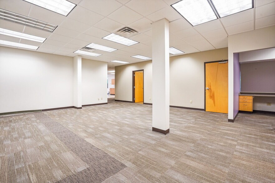 More Photos Of 5156 Blazer Pky, Dublin Medical For Lease