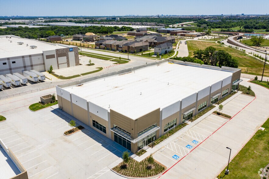 More Photos Of 400 Gerault Rd, Flower Mound Warehouse For Sale