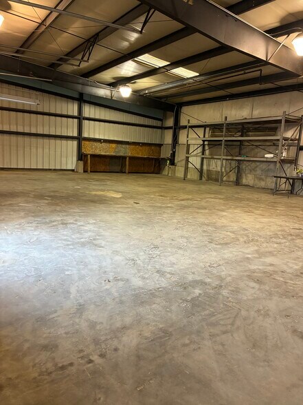 More Photos Of 213 Corporate Dr, Elizabethtown Warehouse For Lease