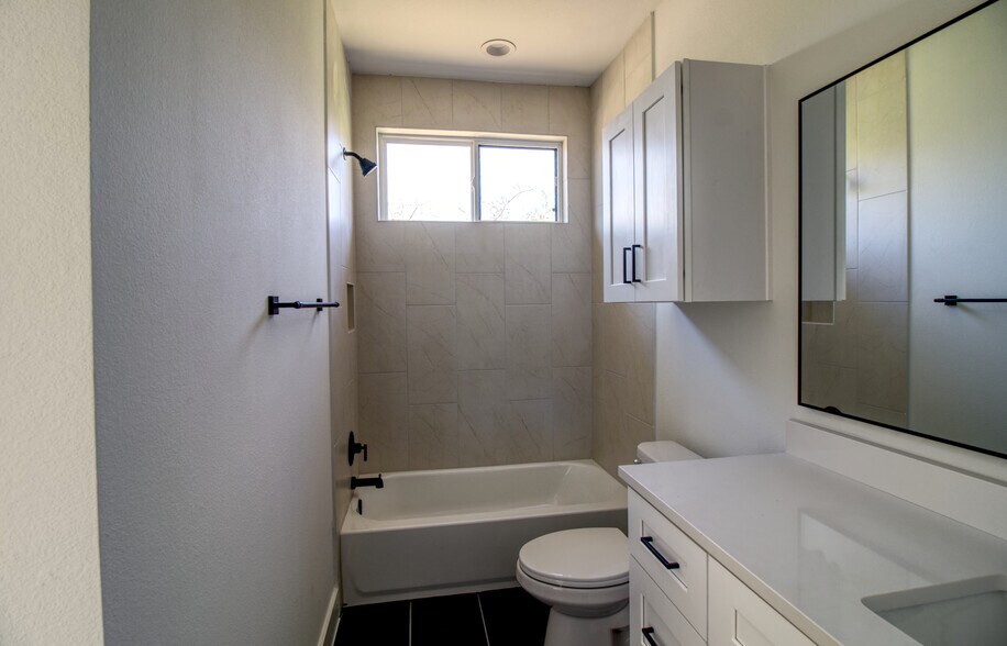 More Photos Of 2608 Bristol Dr, Austin Multifamily For Sale
