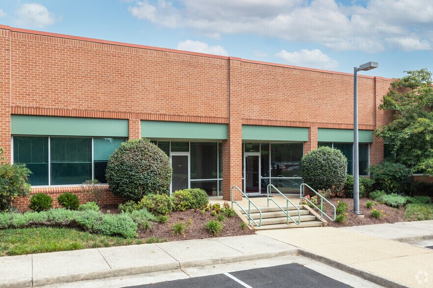 More Photos Of 4206 Technology Ct, Chantilly Research And Development For Lease