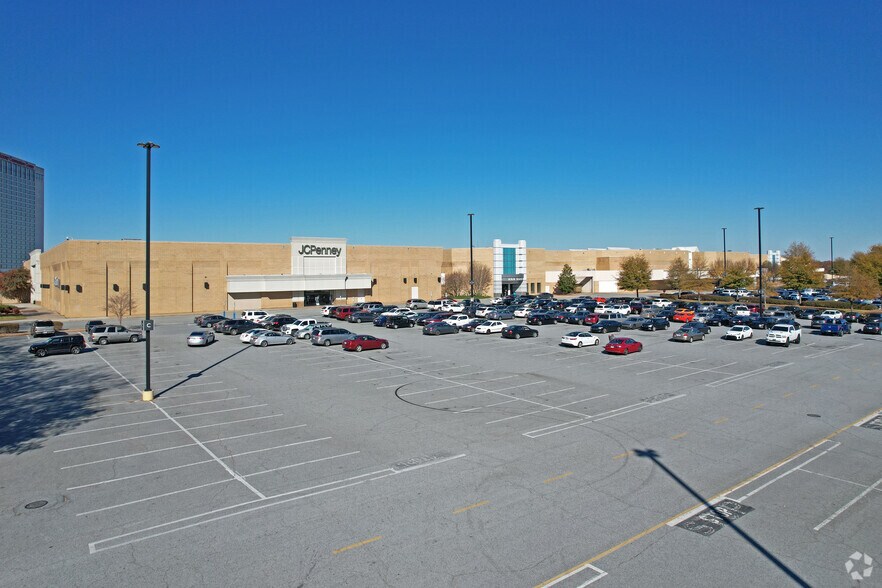 More Photos Of 410 Four Seasons Town Centre Blvd, Greensboro Unknown For Lease