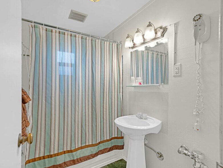 More Photos Of 609 E 1st Ave, Odessa Hospitality For Sale