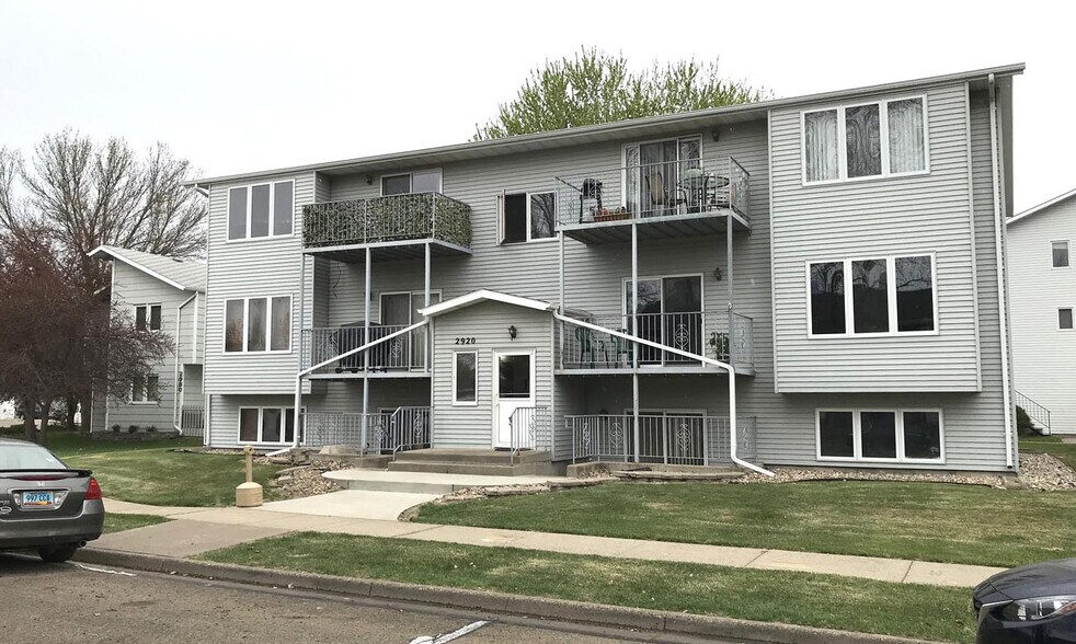 Primary Photo Of 2920 Warwick Loop, Bismarck Apartments For Sale