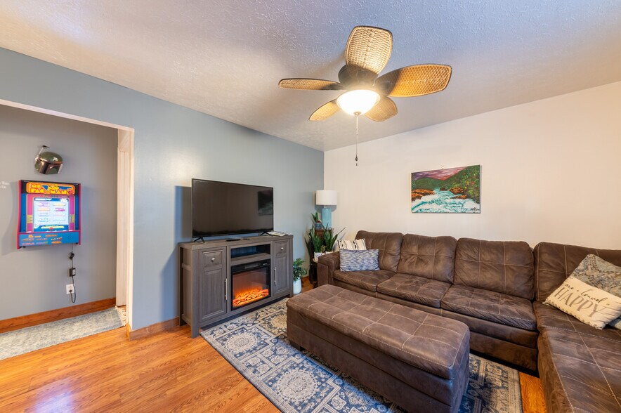 More Photos Of 309 Keller Ave, Fayetteville Storefront Retail Office For Sale