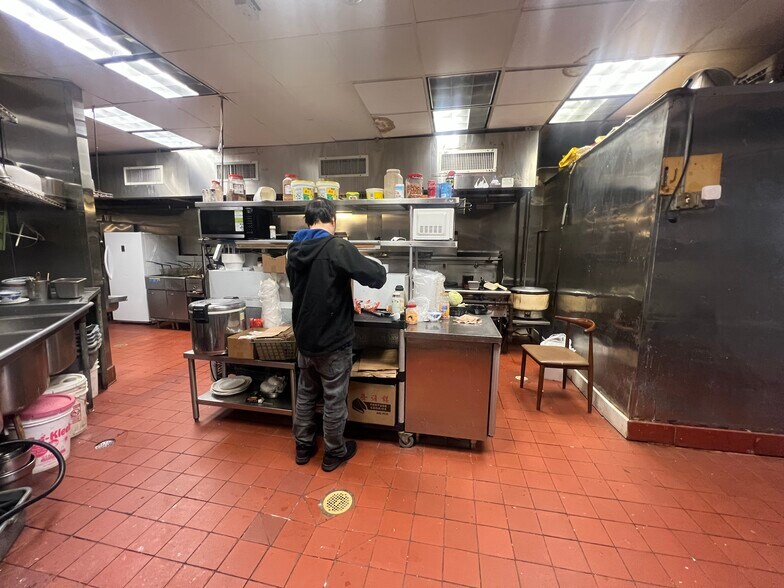 More Photos Of 546-574 Allen Rd, Basking Ridge General Retail For Lease