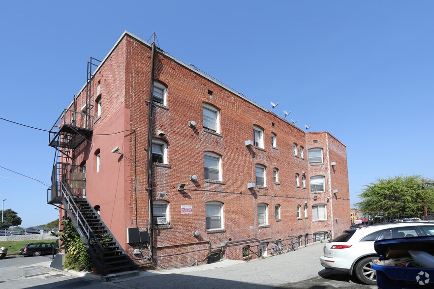 More Photos Of 120 Westminster Ave, Venice Apartments For Sale