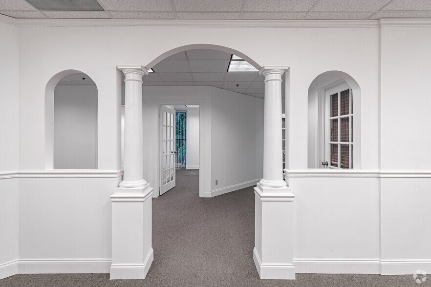 More Photos Of 70 Royal Poinciana Plz, Palm Beach Unknown For Lease