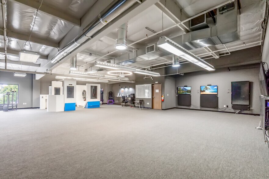 More Photos Of 1382 Valencia Ave, Tustin Research And Development For Lease