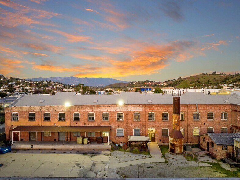More Photos Of 2626 Lacy St, Los Angeles Industrial For Sale
