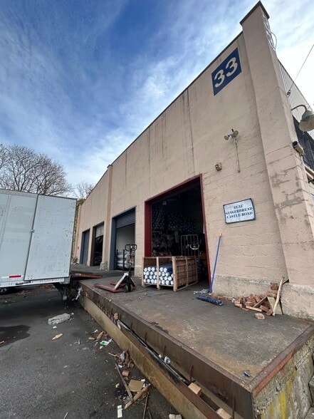 More Photos Of 33 Gingerbread Castle Rd, Hamburg Distribution For Lease