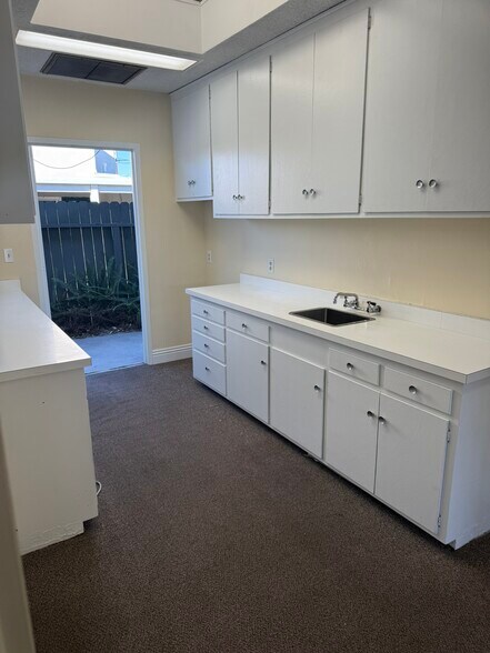 More Photos Of 1500 E Katella Ave, Orange Medical For Lease