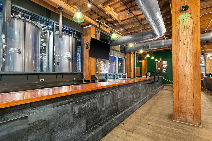 More Photos Of 325 S Lake Ave, Duluth Hotel For Lease