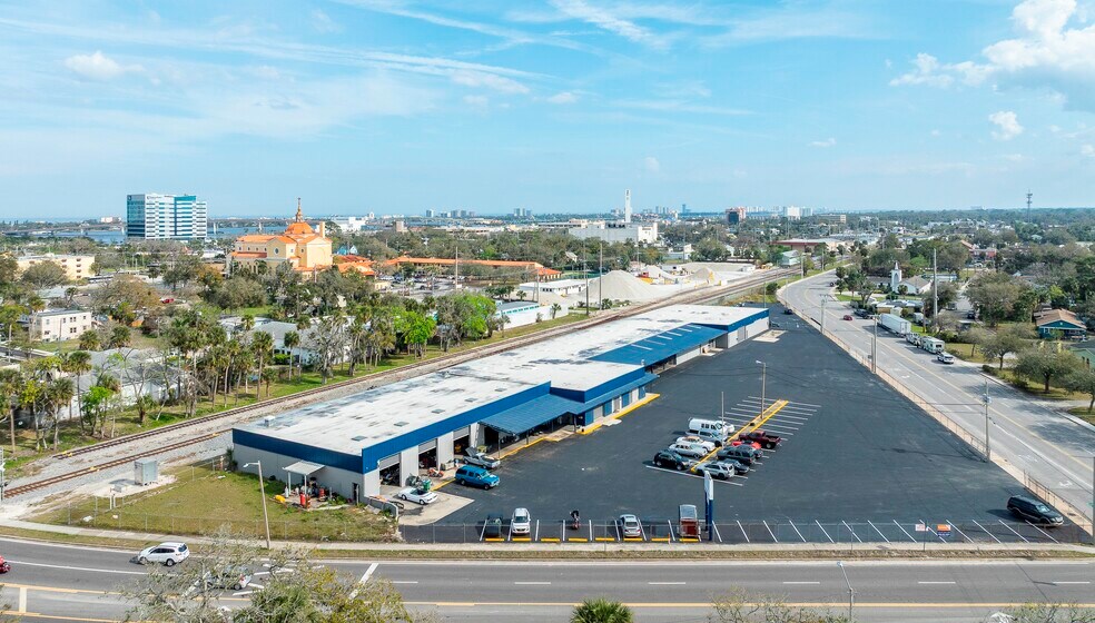 More Photos Of 405 N Charles St, Daytona Beach Warehouse For Lease