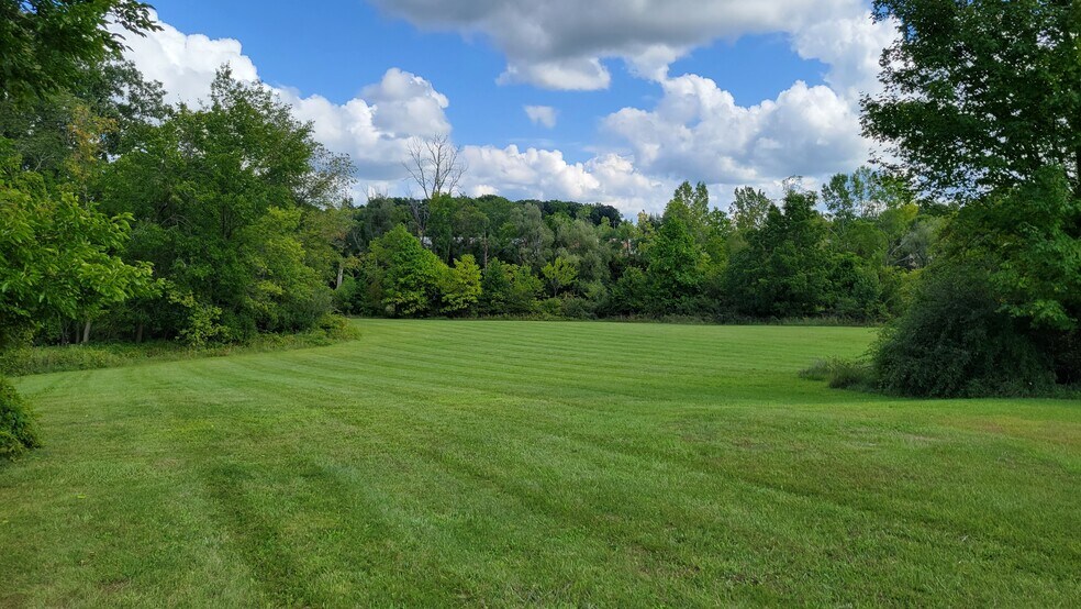 More Photos Of 427 N Steer St, Addison Hospital For Sale