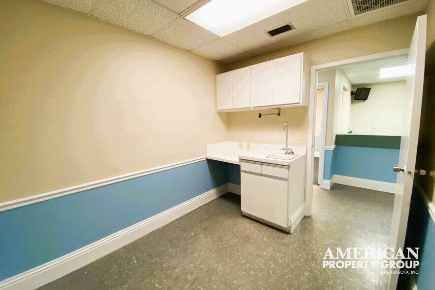 More Photos Of 201 4th Ave, Bradenton Medical For Sale