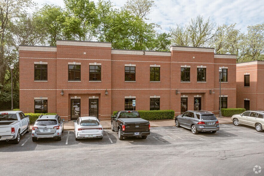 More Photos Of 106 Mission Ct, Franklin Office For Sale