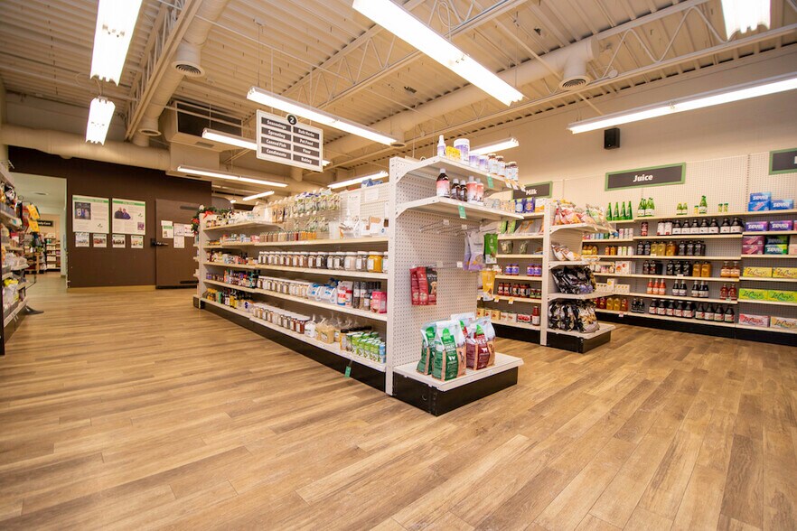 More Photos Of 904 Water St, Peterborough Freestanding For Lease