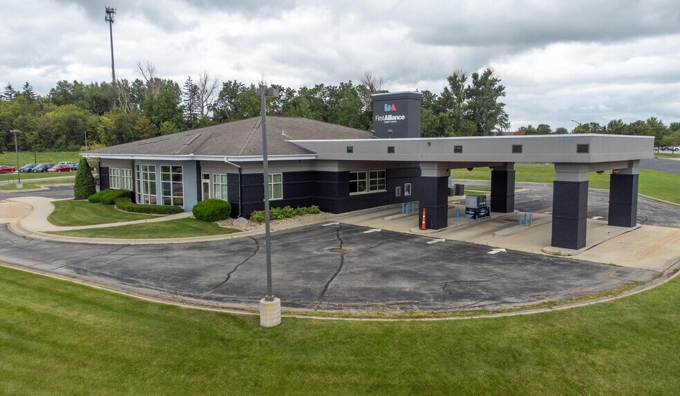 More Photos Of 1011 Tompkins Dr NE, Byron Office For Lease