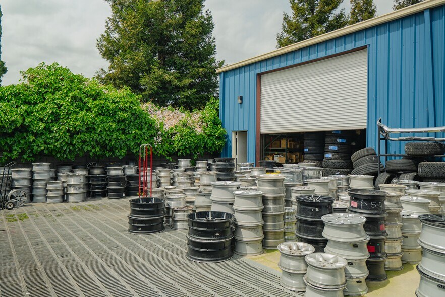 More Photos Of 6886 Santa Fe Dr, Winton Auto Repair For Sale