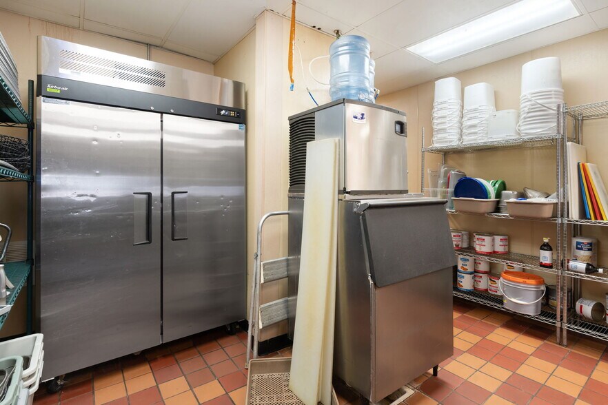 More Photos Of 1138 Yellowstone, Pocatello Restaurant For Sale