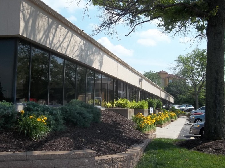 More Photos Of 2204-2232 Welsch Industrial Ct, Saint Louis Light Distribution For Lease