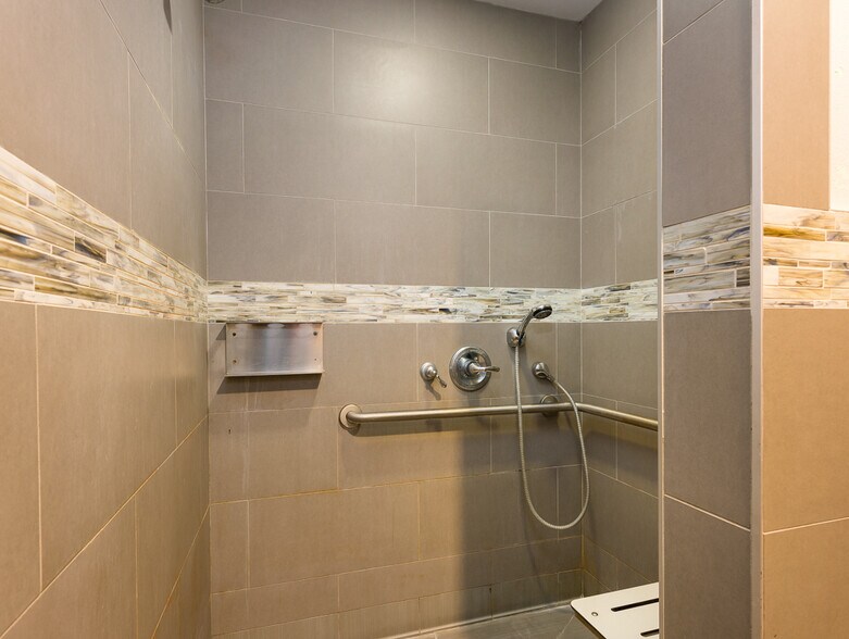 More Photos Of 4005 Highland Ave, Manhattan Beach Storefront Retail Office For Lease