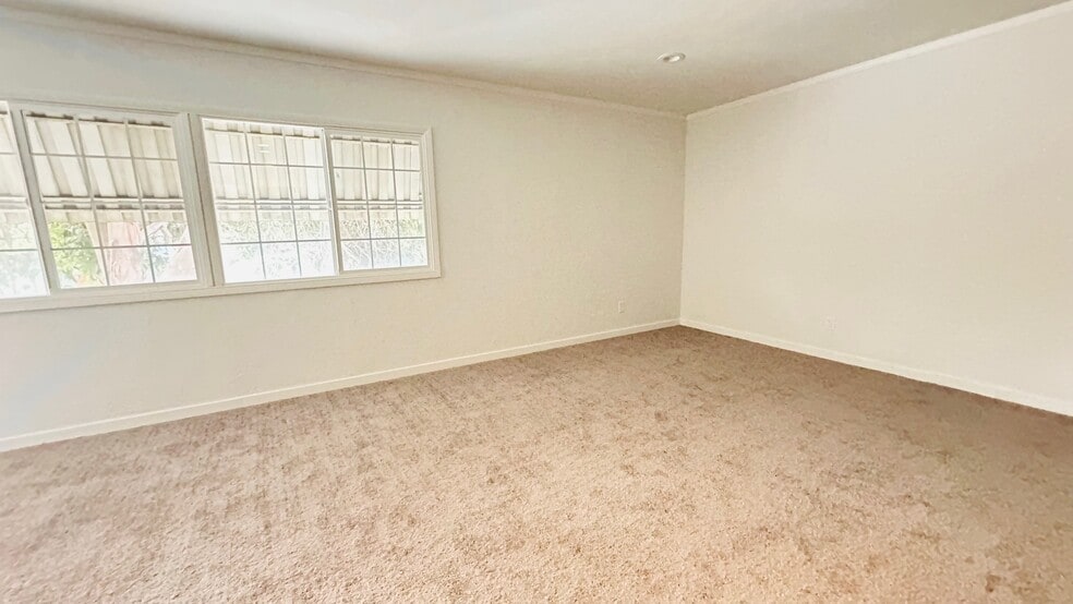 More Photos Of 2809-2815 Macdonald Ave, Richmond Office For Sale