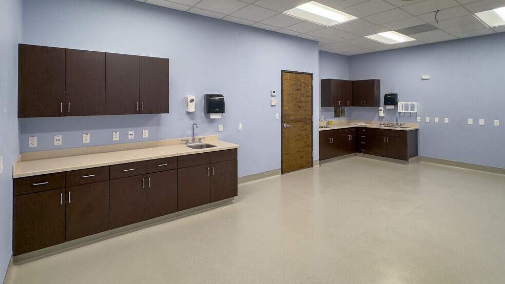 More Photos Of 7400 Helen Of Troy, El Paso Medical For Lease
