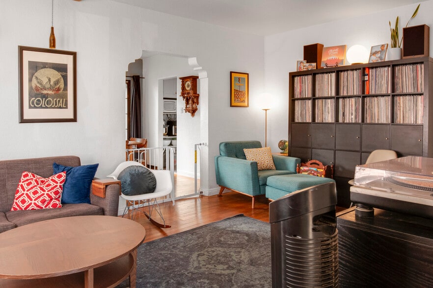 More Photos Of 209 Mira Mar Ave, Long Beach Multifamily For Sale