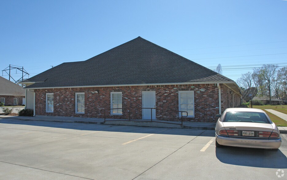 More Photos Of 13702 Coursey Blvd, Baton Rouge Office For Lease