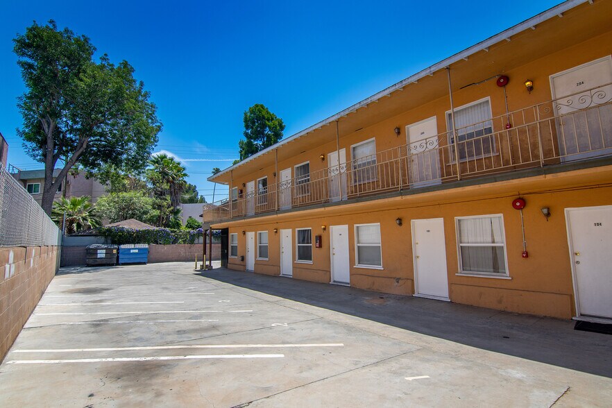 More Photos Of 1930 S Oxford Ave, Los Angeles Apartments For Sale