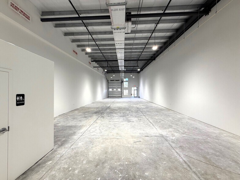 More Photos Of 5651 Shirley St, Naples Light Distribution For Lease