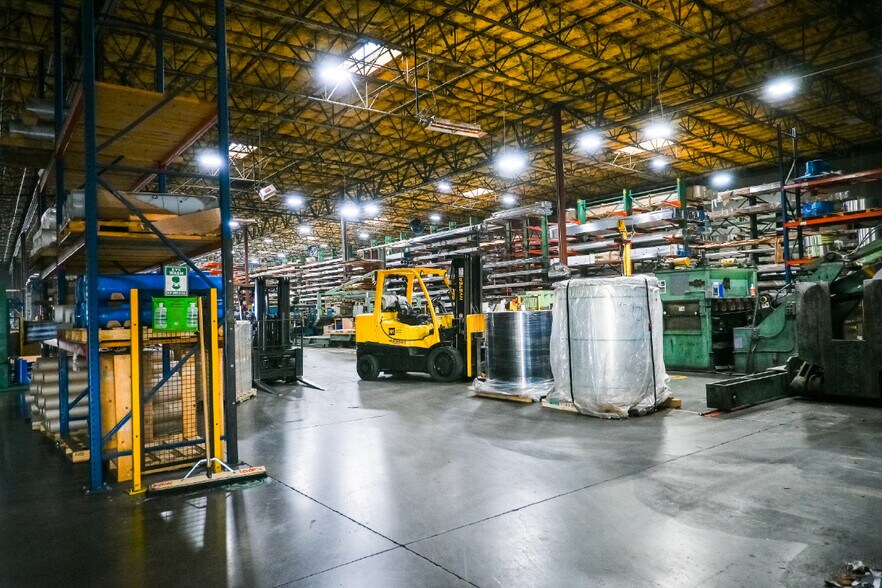 More Photos Of 1360 E North Ave, Fresno Service For Sale