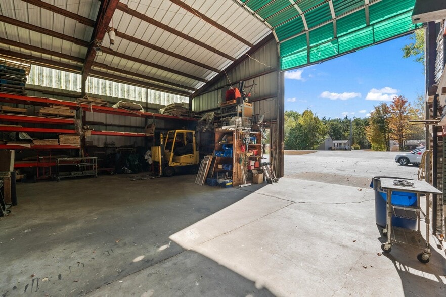 More Photos Of 1907 Sanford Rd, Wells General Retail For Sale