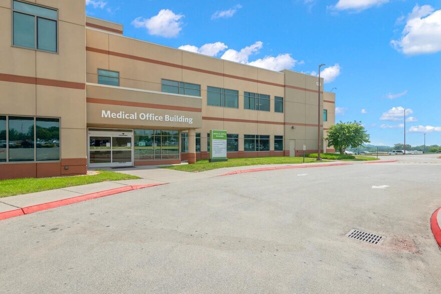 More Photos Of 120 Hospital Dr, Jefferson City Medical For Lease