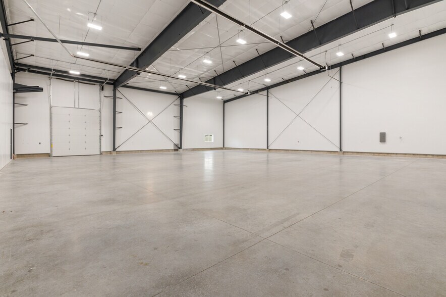 More Photos Of 1189 Woodland Dr, Sandpoint Airplane Hangar For Sale