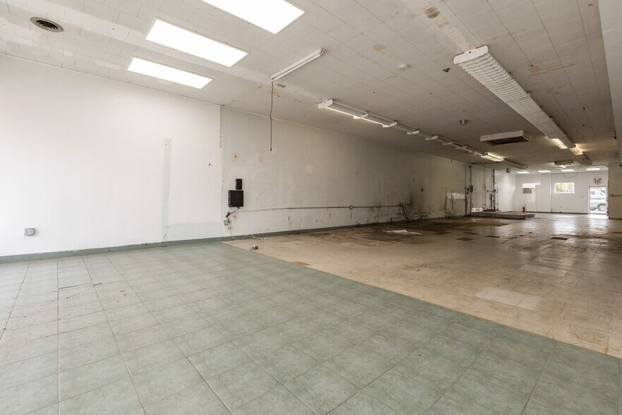 More Photos Of 390 Ramapo Valley Rd, Oakland Freestanding For Lease