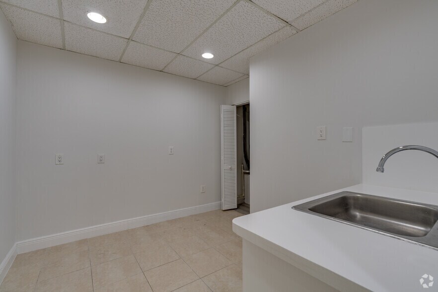 More Photos Of 7100-7200 W Commercial Blvd, Lauderhill Medical For Sale