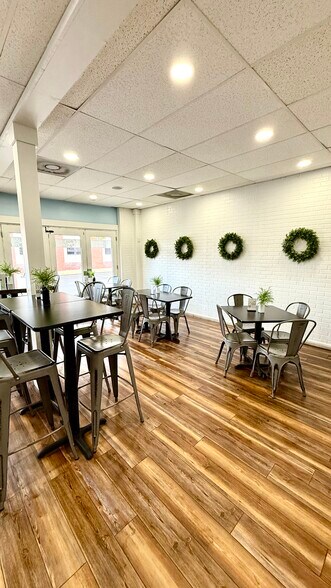 More Photos Of 211 7th St N, Clanton General Retail For Sale