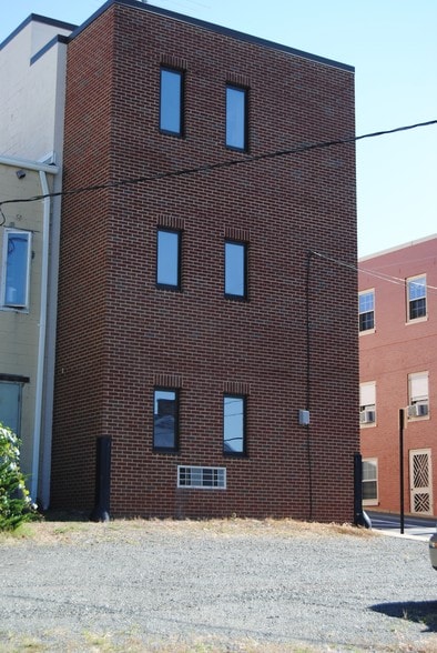 More Photos Of 82 Main St, Warrenton Office For Lease